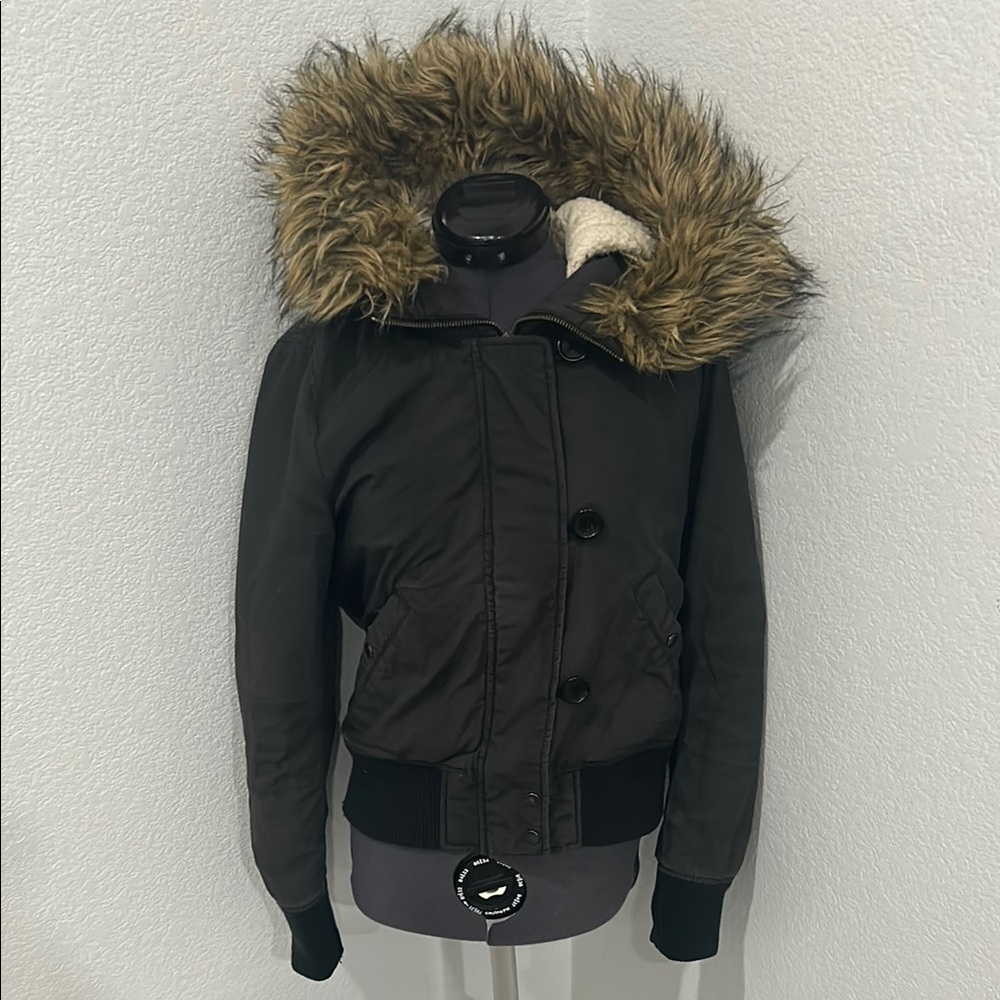 🔥 SOLD 🔥 Extremely warm bomber jacket with furry hoodie.